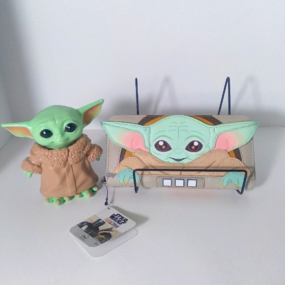 Loungefly Handbags - LoungeFly Star Wars Mandalorian Child Craddle Zip Around Wallet w/Yoda Bop It